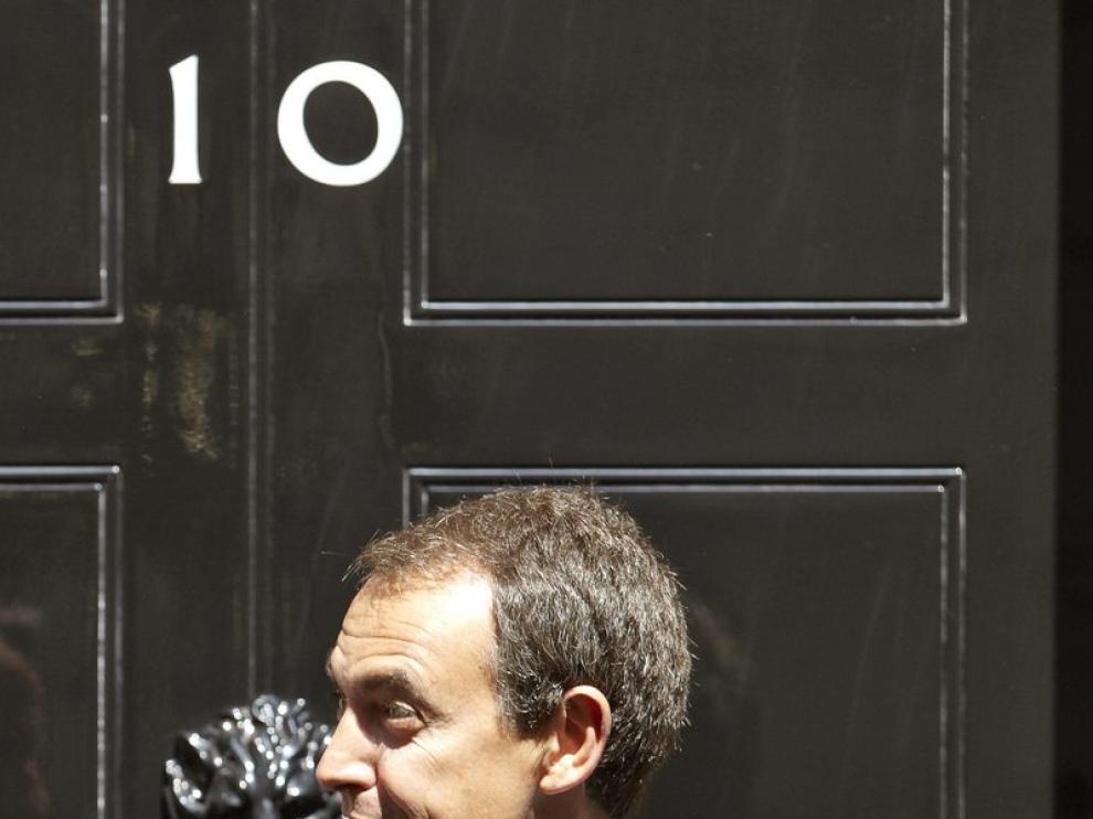 Rodríguez Zapatero en la puerta de Downing Street.