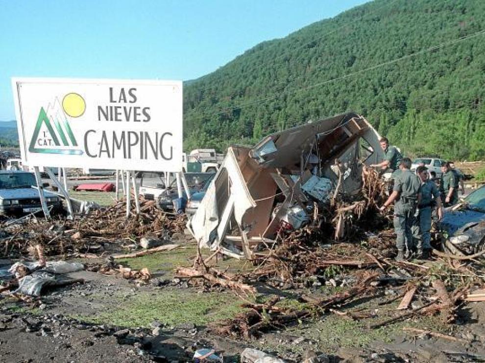 Esta fotografía, tomada a la mañana siguiente, el 8 de agosto de 1996, da cuenta de la violencia de la riada