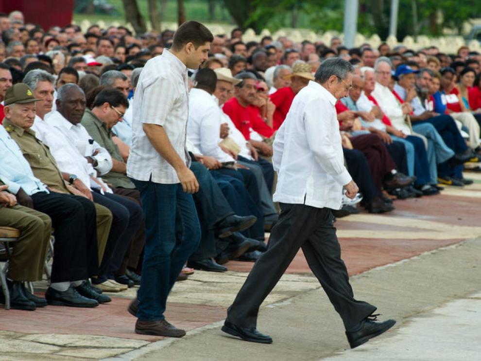 Raúl Castro (c) en los actos de celebración en Ciego de Ávila