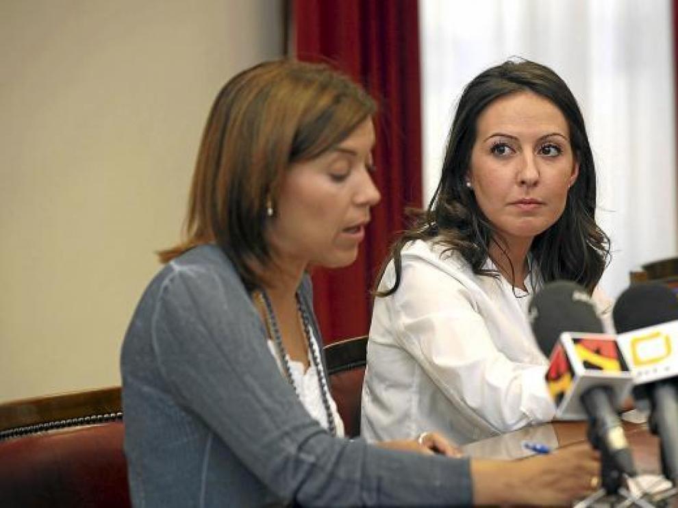 La alcaldesa, Ana Alós, a la izquierda