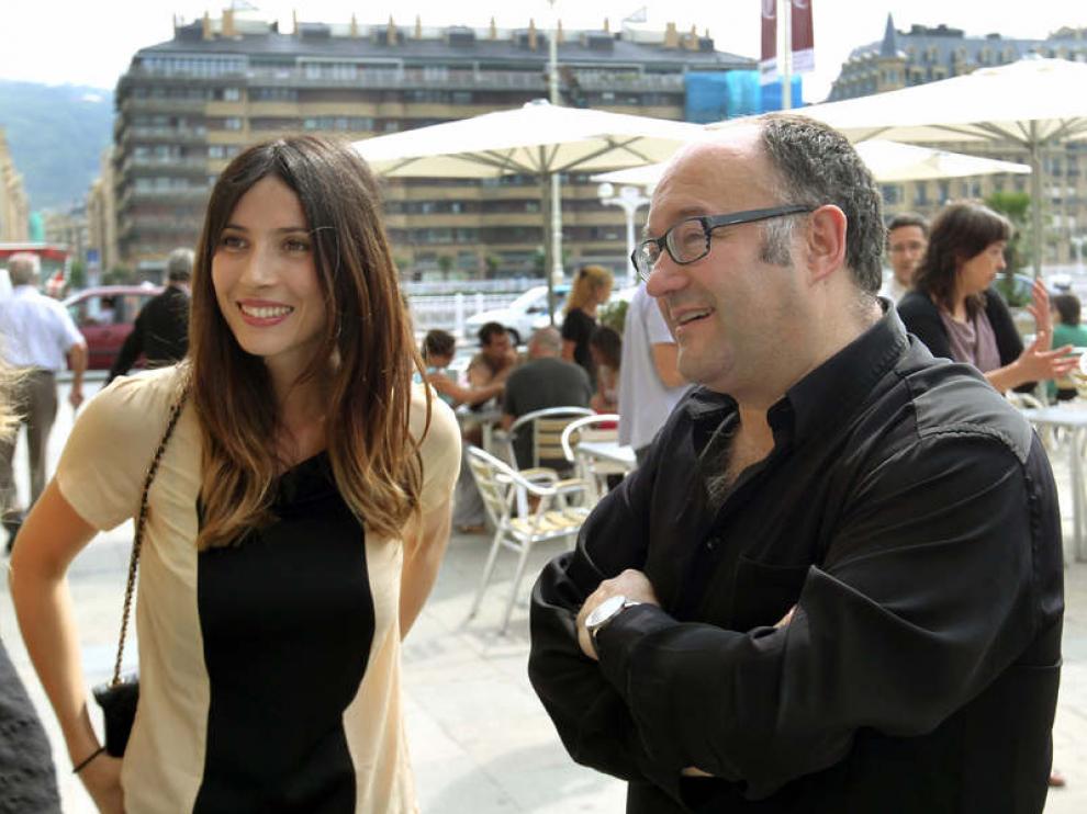 El director del festival de cine de San Sebastián junto a la actriz donostiarra Bárbara Goenaga