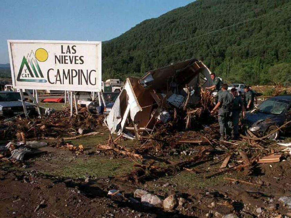 Estado del campin tras el paso de la riada.