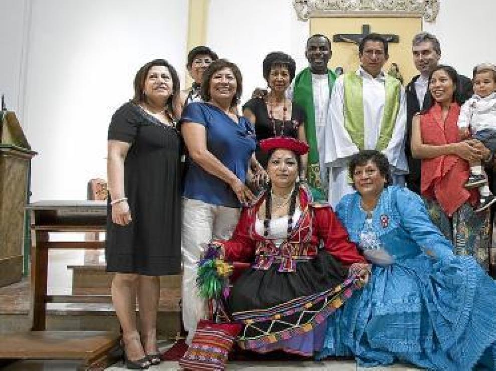 Un grupo de peruanosm, San Juan de los Panetes.