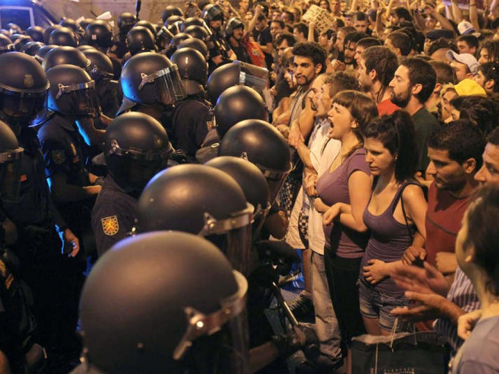 La policía custodia los accesos a la Puerta del Sol