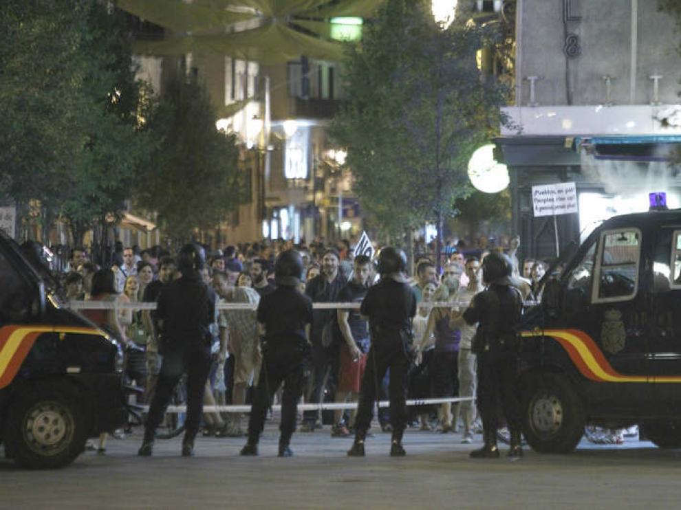 Un grupo de 'indignados' en los accesos a la Puerta del Sol