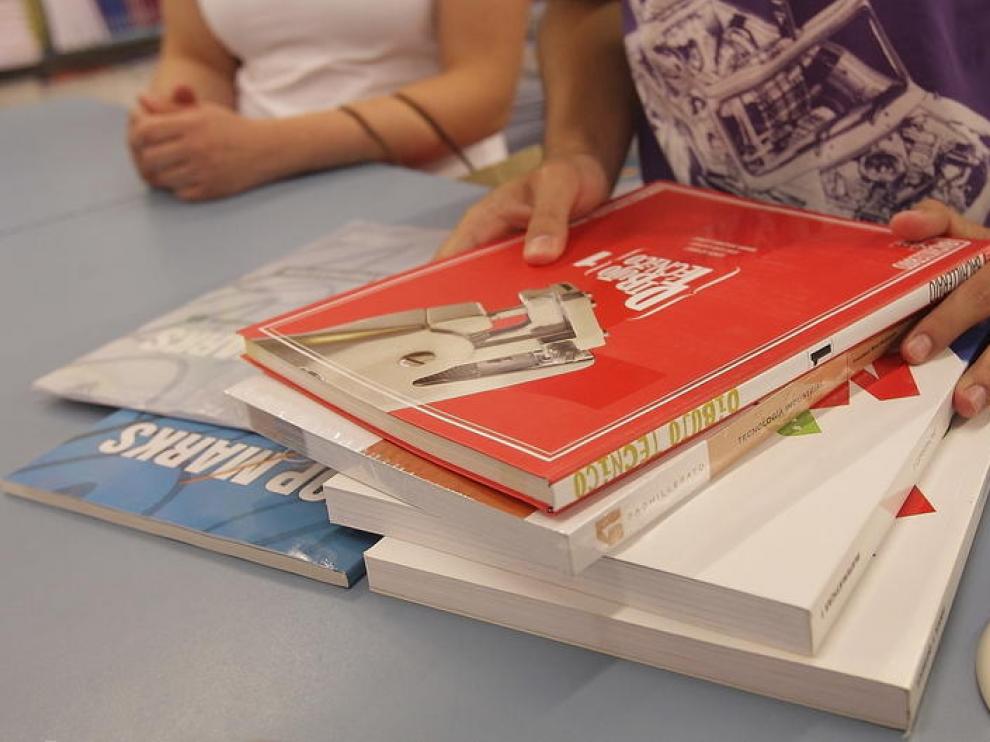 Aragón recibió este curso 377.000 euros para ayudas para libros