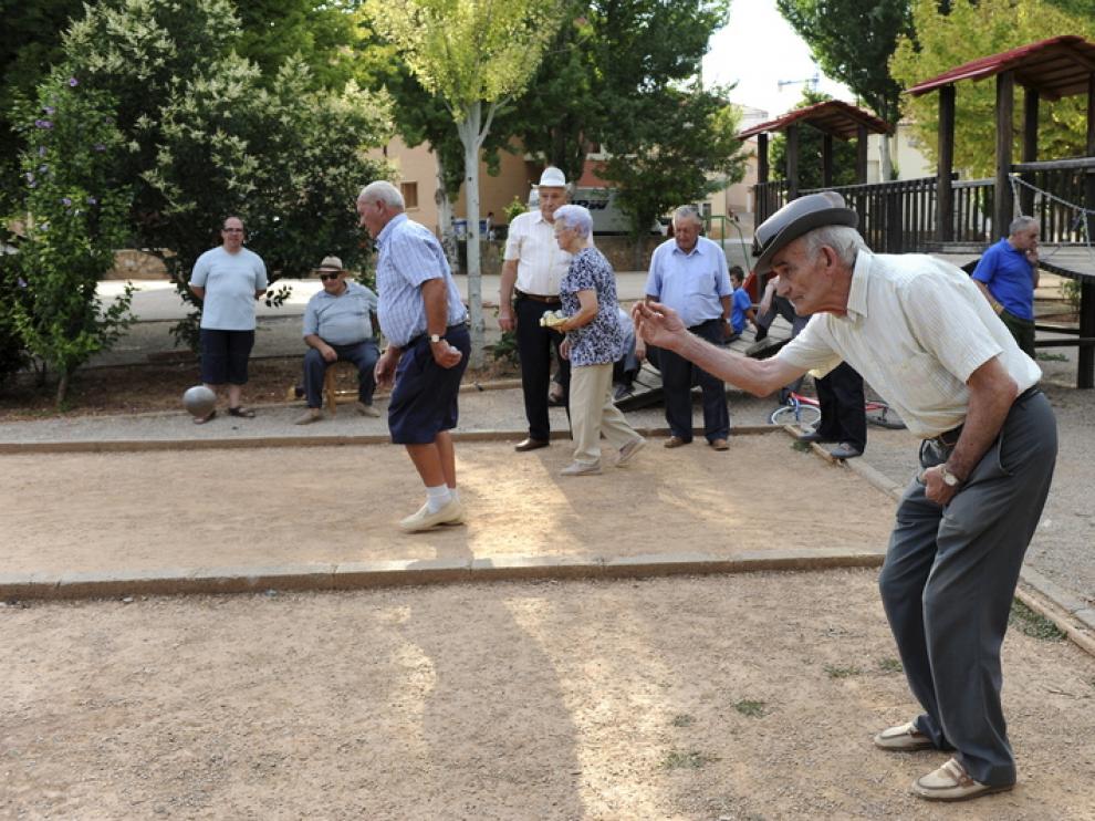 Los jubilados jugaron a la petanca.