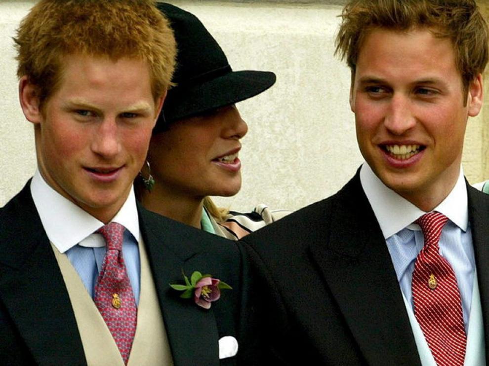 El príncipe Enrique junto a su hermano en la boda