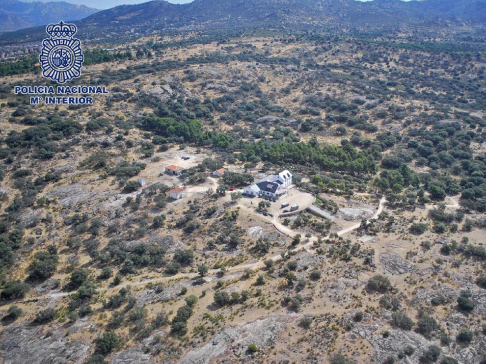 La vivienda de 1.200 metros cuadrados forma parte de una finca de 30 hectáreas.