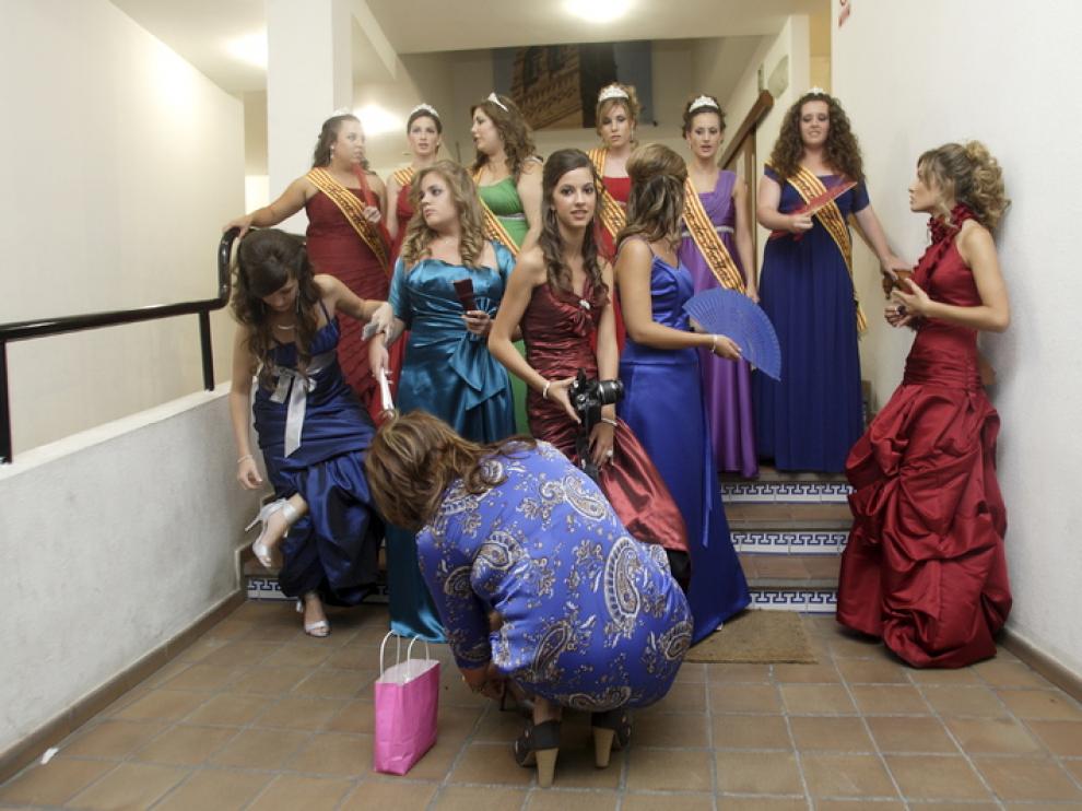 Últimos retoques antes del acto de coronación.