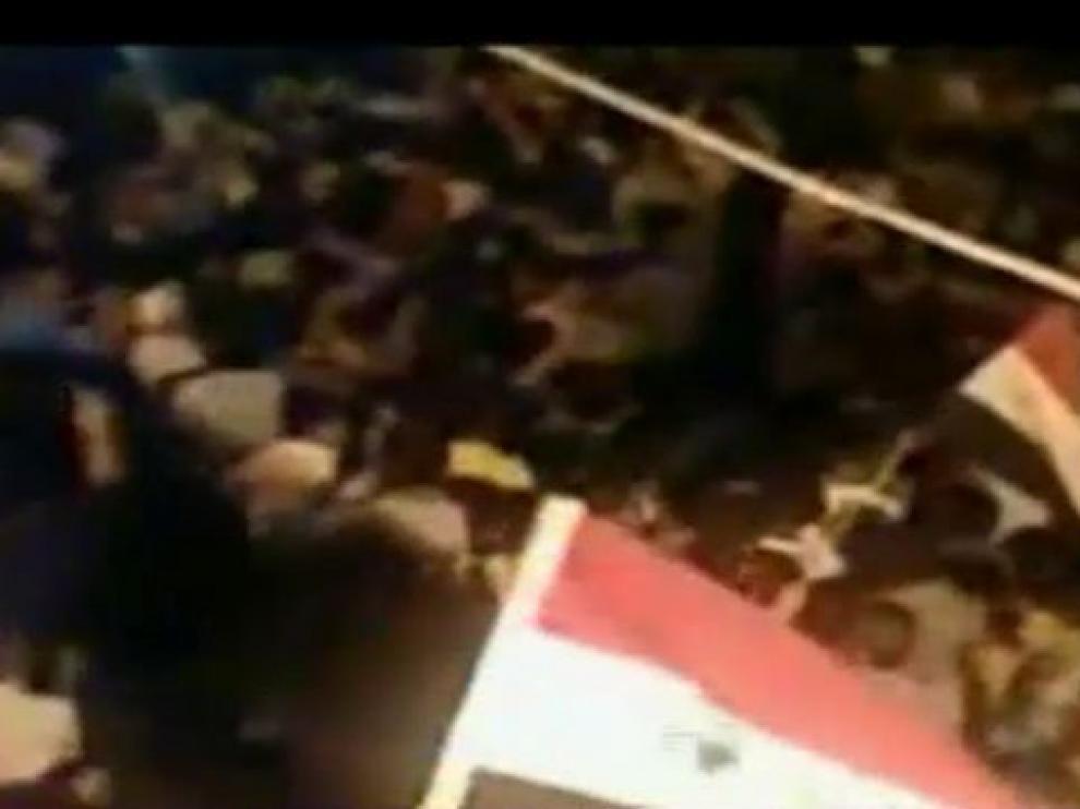 Captura de vídeo tomada del canal de televisión Al Arabiya, que muestra unas protestas en una ciudad desconocida en Siria