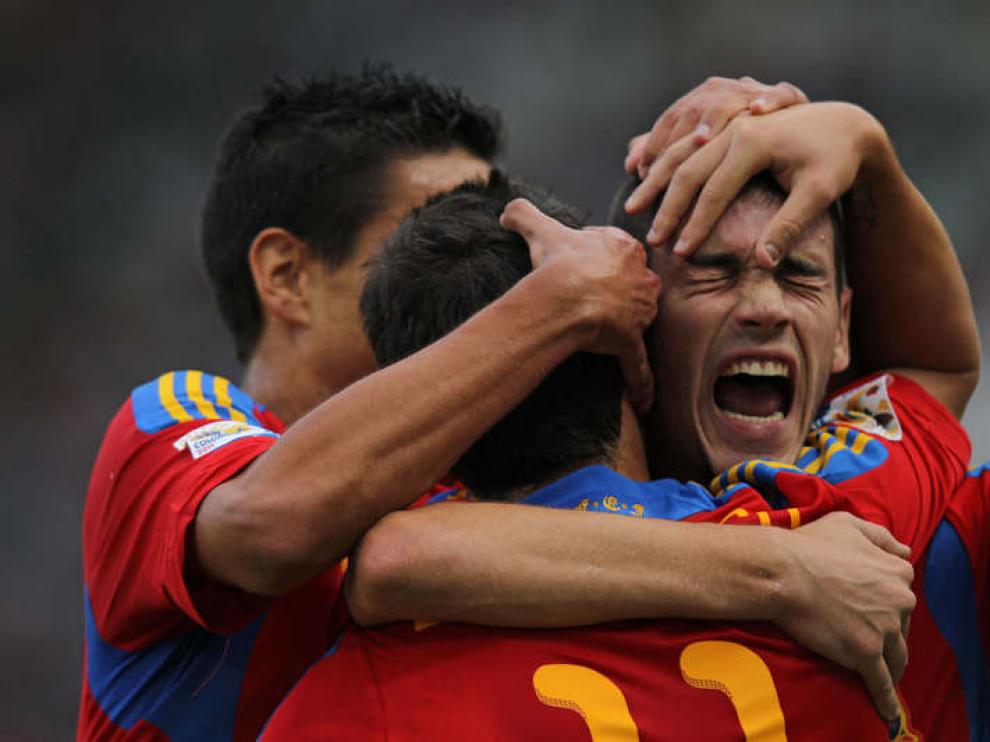 Los jugadores de la selección sub-20 celebran un gol