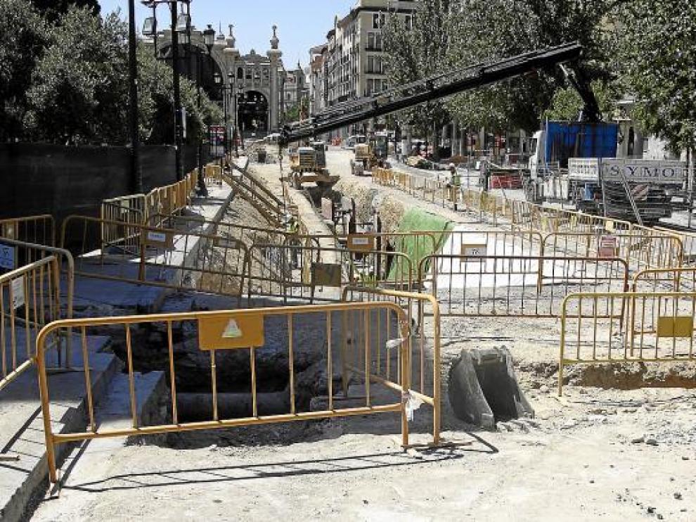 Junto a las Murallas Romanas, mientras tanto, se ha profundizado ya más de cinco metros.