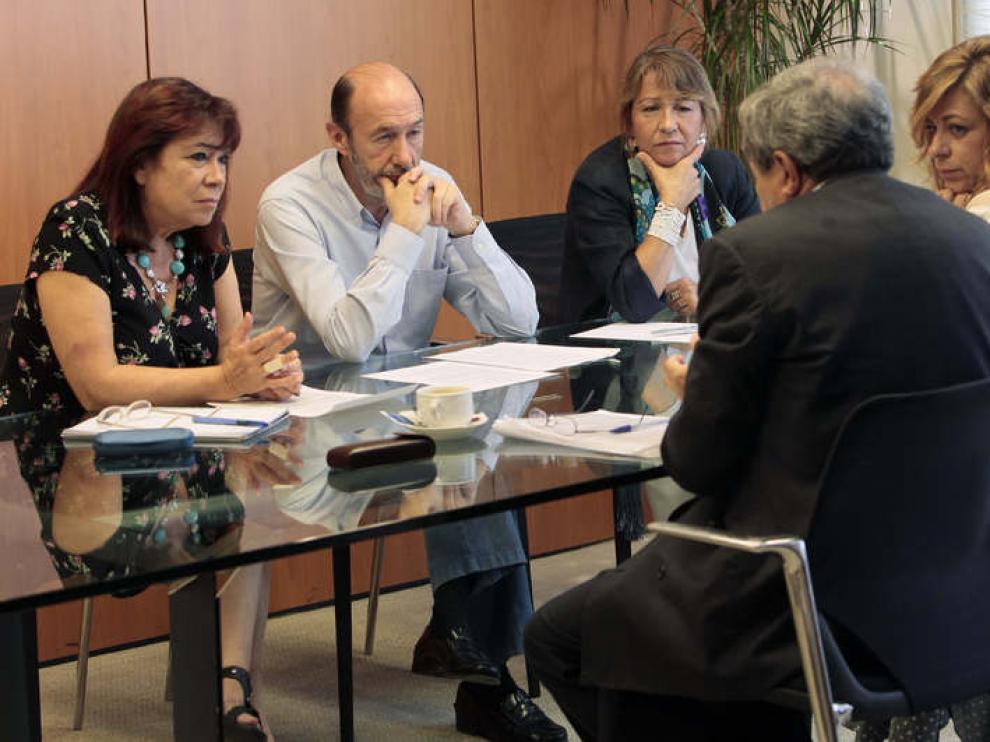 Alfredo Pérez Rubalcaba, Elena Valenciano y el equipo económico del candidato socialista