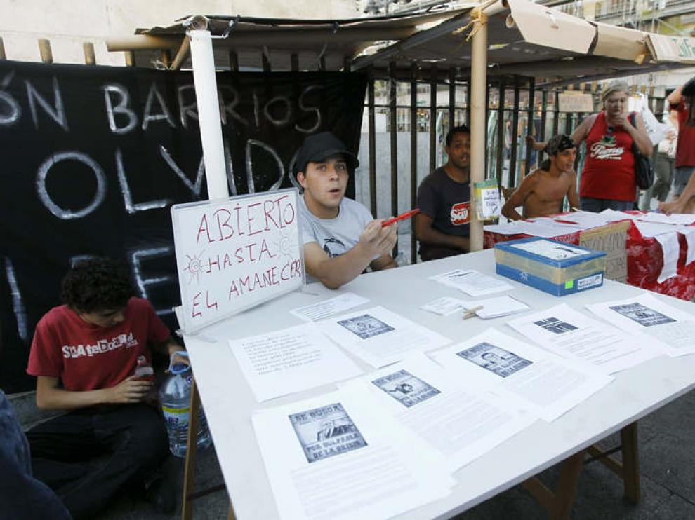 Punto de información de los 'indignados' en la Puerta del Sol