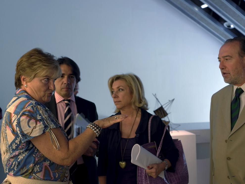 Dolores Serrat, junto a Vadillo y Callizo, en el Pablo Serrano