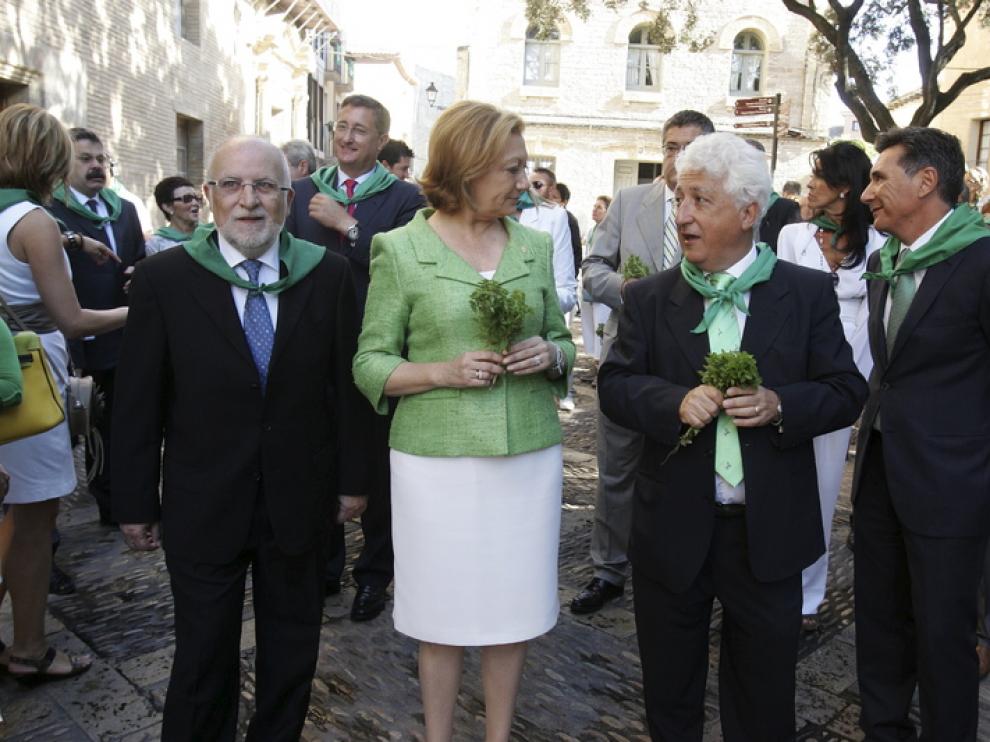 La presidenta de Aragón acompañada del Justicia de Aragón, el Secretario de Estado de Planificación e Infraestructuras, Víctor Morlán, y el consejero de Sanidad, Ricardo Oliván