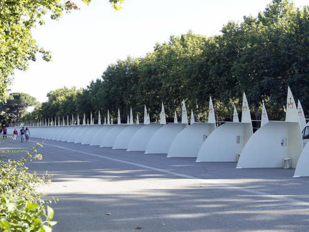 Vista de los 200 confesionarios instalados en el parque del Retiro de Madrid con motivo de la celebración de la XXVI Jornada Mundial de la Juventud,