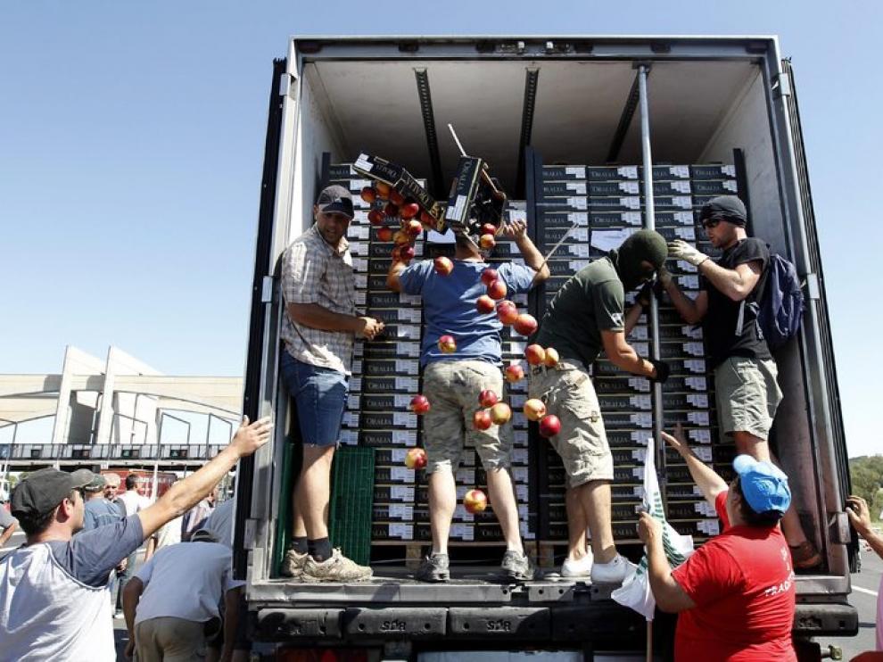 Nuevo ataque a los camiones de fruta y verdura españoles en Francia