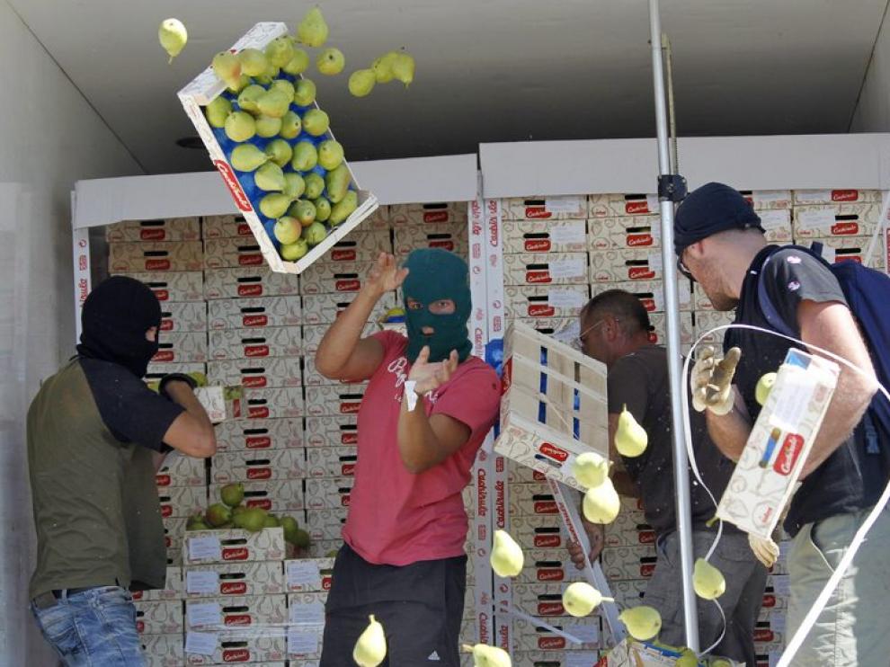 Encapuchados franceses atacan a un camión español