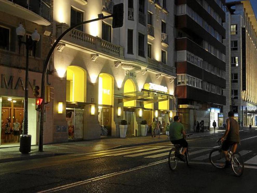 El Coso, antes del encendido de las farolas.