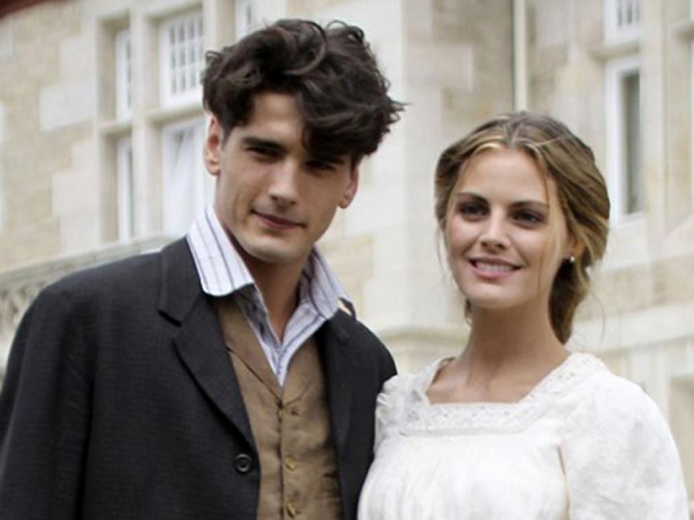 Amaia Salamanca y Yon Gonzalez, en 'Gran Hotel'