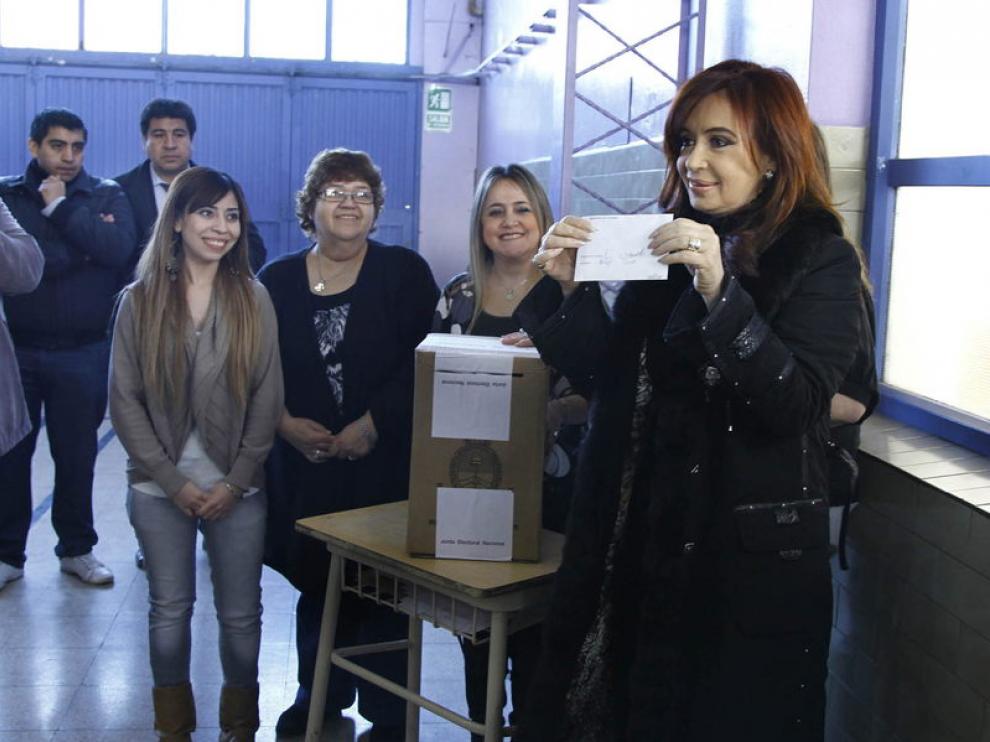 La candidata, votando
