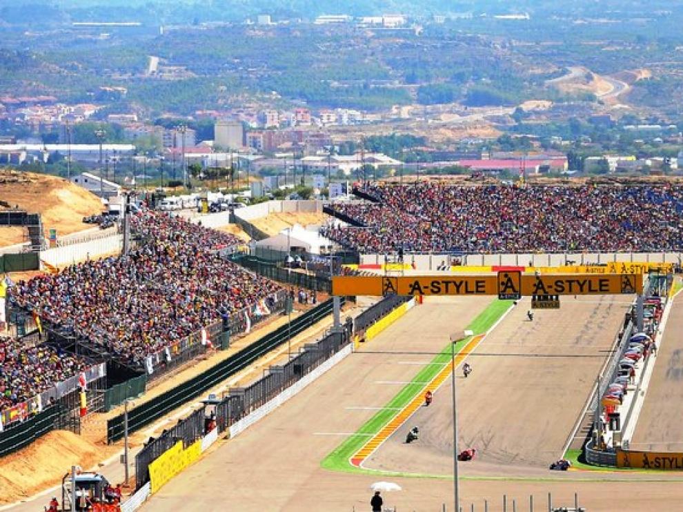 Vistazo general a la recta de meta de Motorland