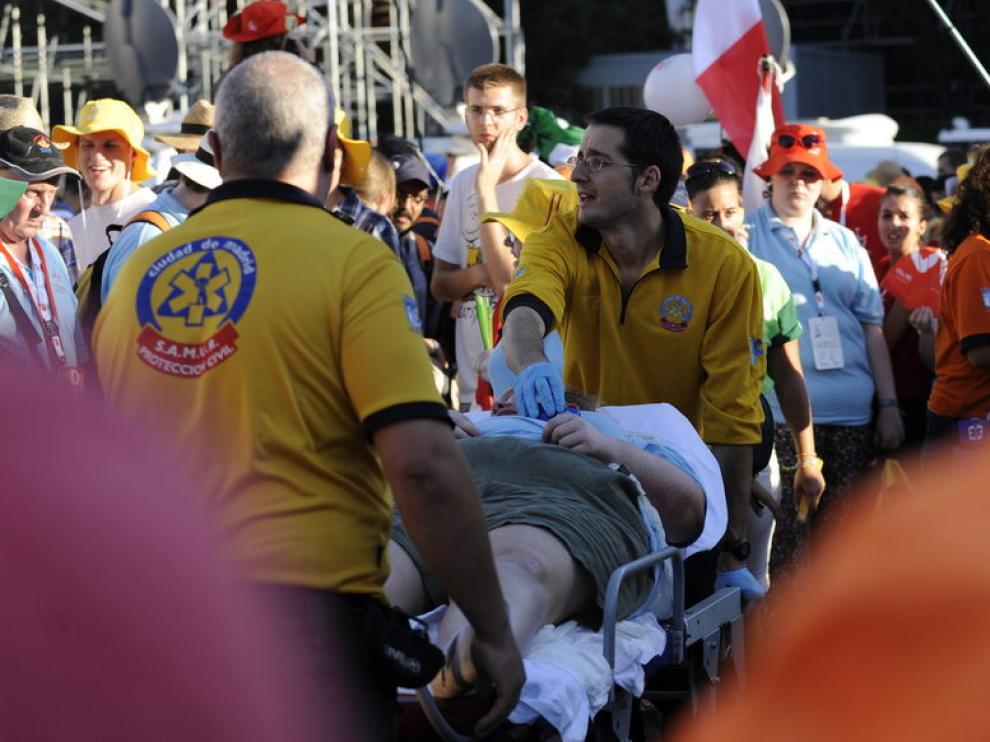 Los jóvenes peregrinos han sufrido este martes el fuerte calor de Madrid