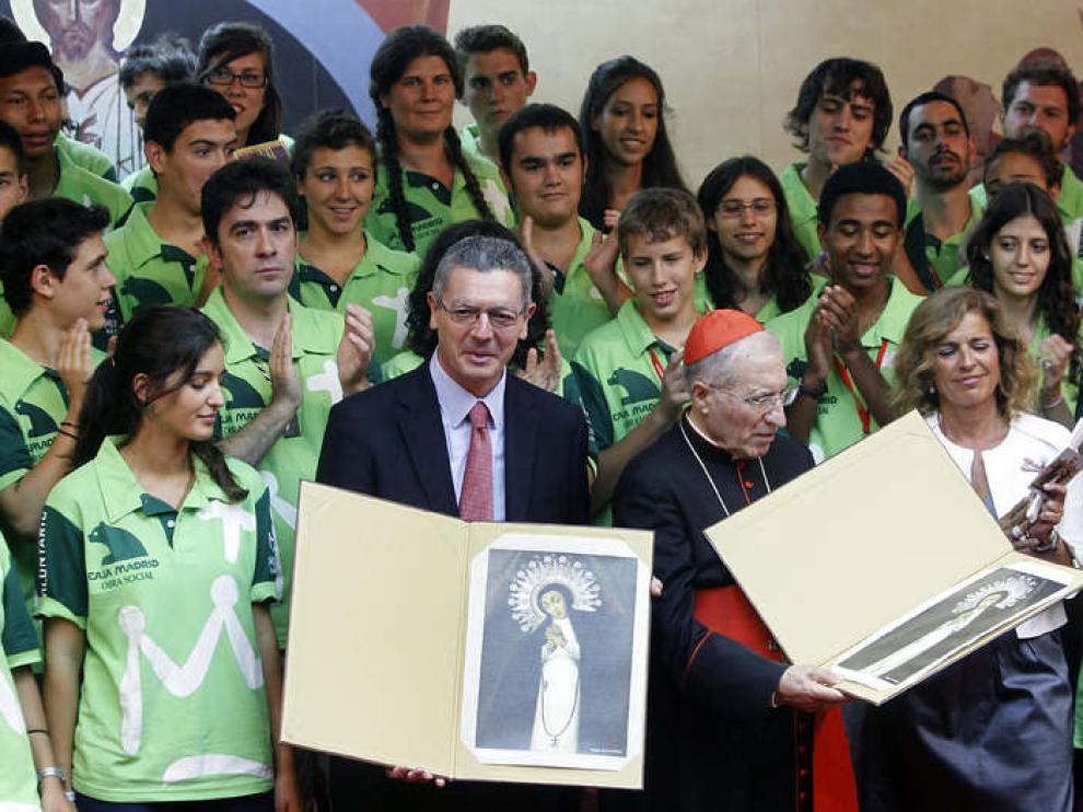 Imagen de este lunes de Rouco Varela junto a Alberto Ruiz-Gallardón, Ana Botella y varios peregrinos