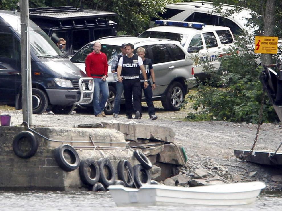 Breivik escoltado por la Policía