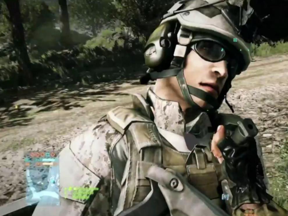 Una escena en la que un soldado apuñala a otro