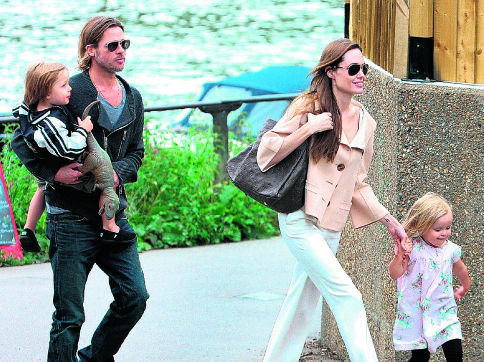 Pitt y su familia durante su estancia en Londres