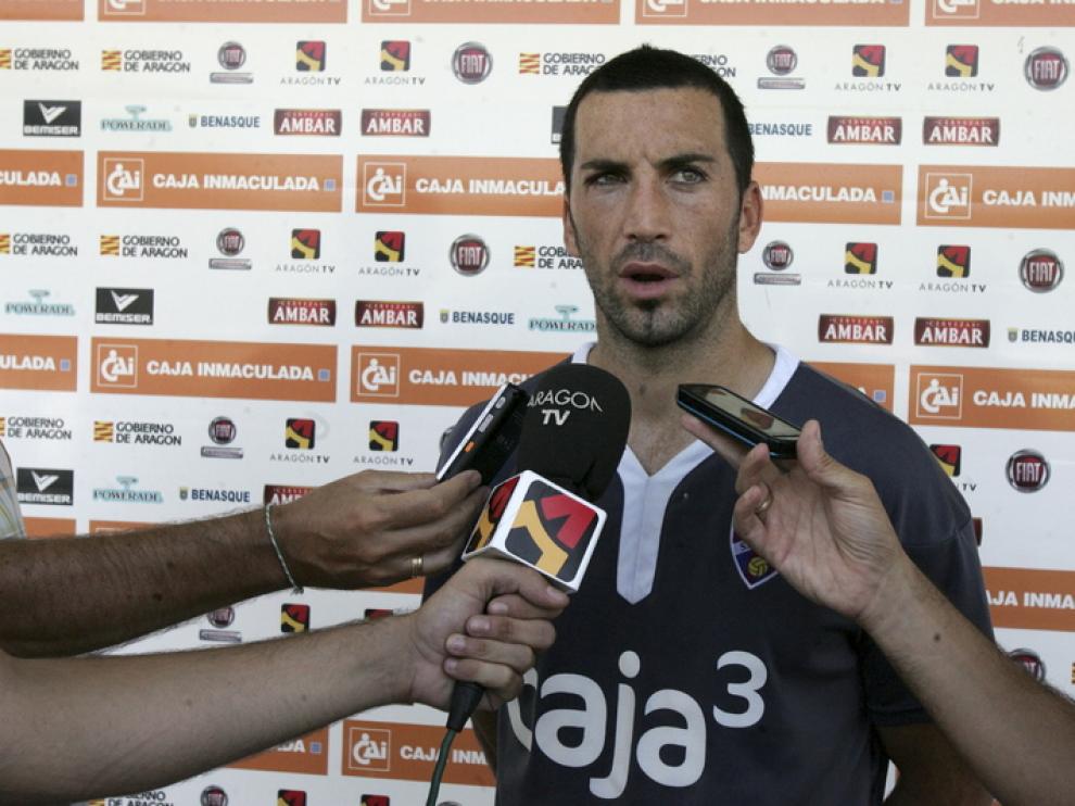 Sorribas atiende a los medios tras el entrenamiento.