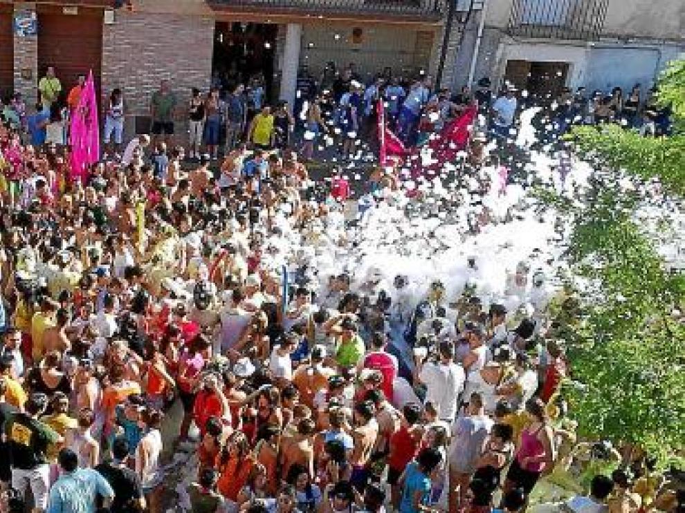 Fiesta de la espuma, con recorrido por las peñas.