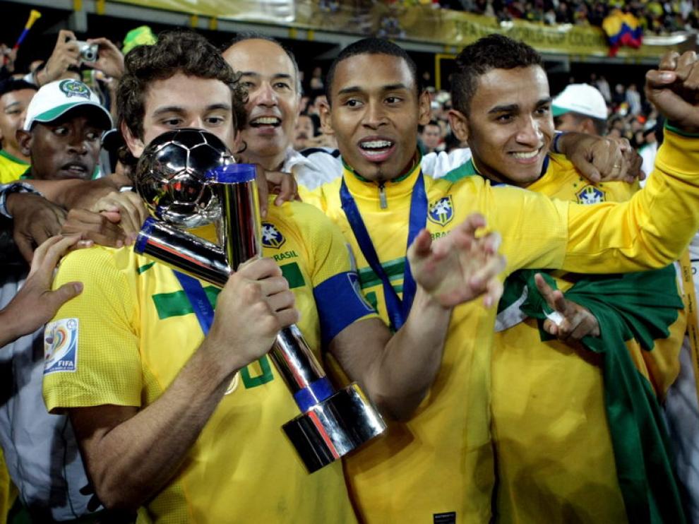 Los jugadores brasileños celebran su triunfo