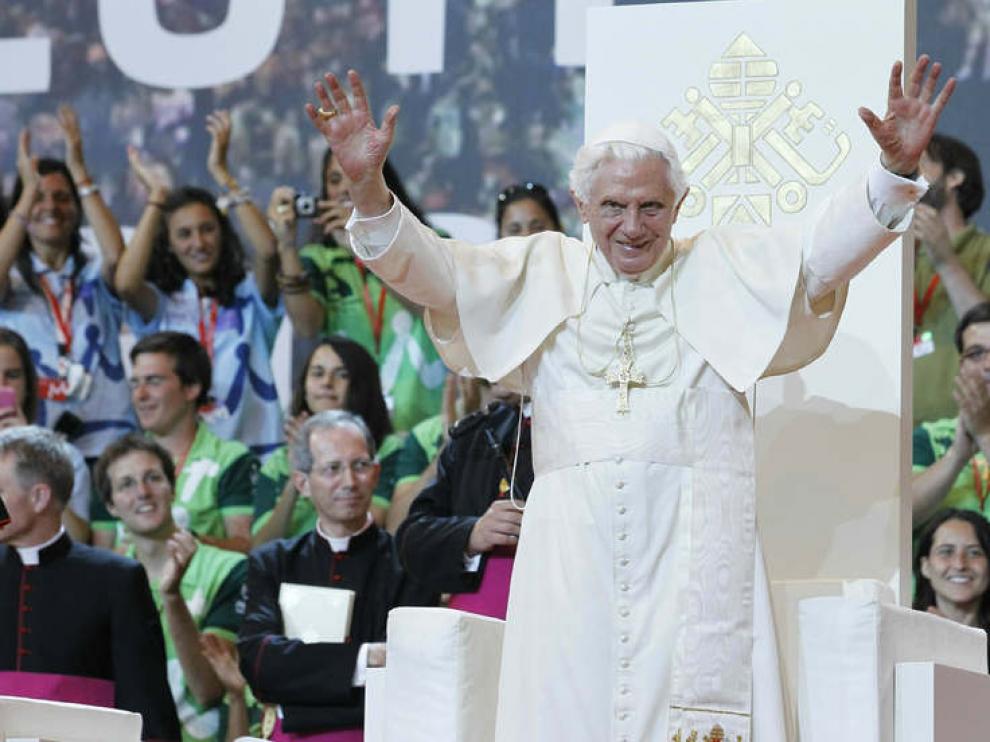 Benedicto XVI tuvo un encuentro con jóvenes voluntarios de la JMJ antes de partir hacia el aeropuerto