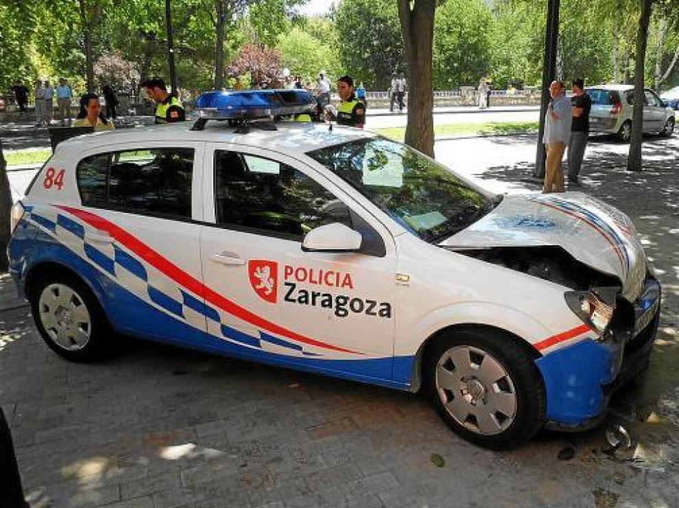 El coche se empotró en el parque Bruil