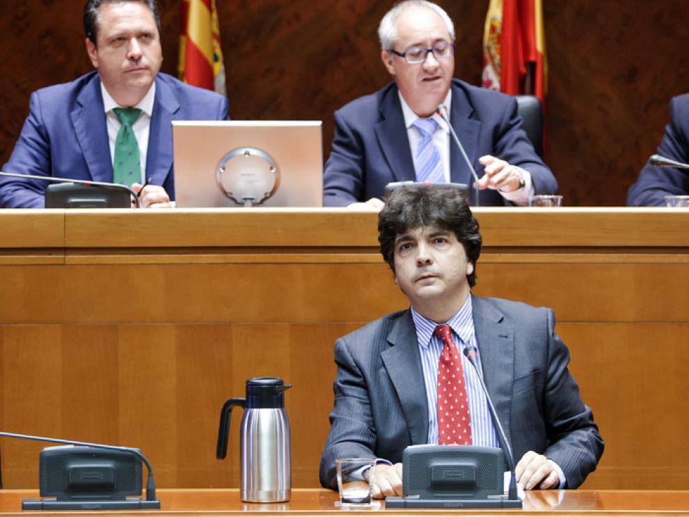 El consejero de Hacienda y Administración Pública, Mario Garcés, durante su comparecencia ante la Cámara regional