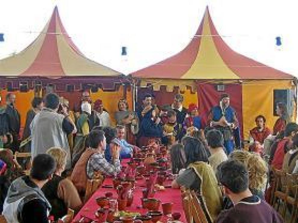 Las luchas desaparecen tras una comilona.