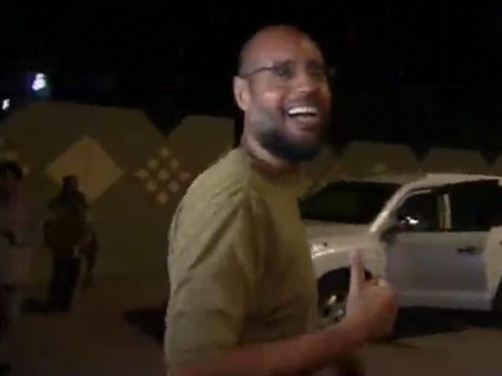 El hijo de Gadafi durante la entrevista
