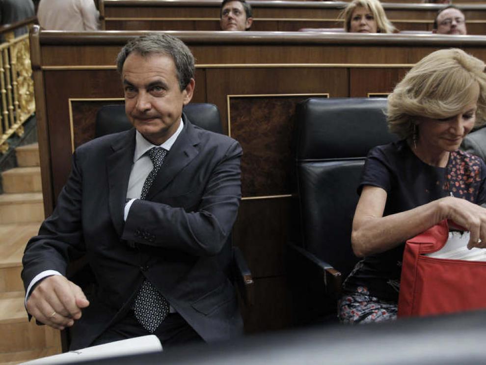 El presidente del Gobierno junto a la responsable de Economía