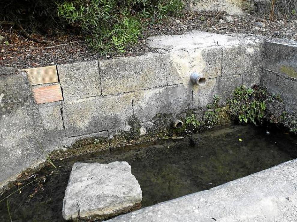 La fuente de la pequeña localidad de Concilio, situada junto al depósito de agua, se ha secado.