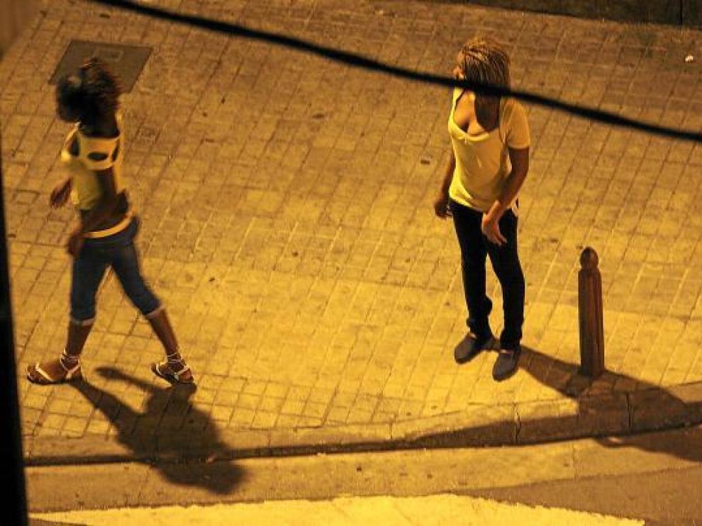 Mujeres ejerciendo la prostitución en Zaragoza en una imagen de archivo.