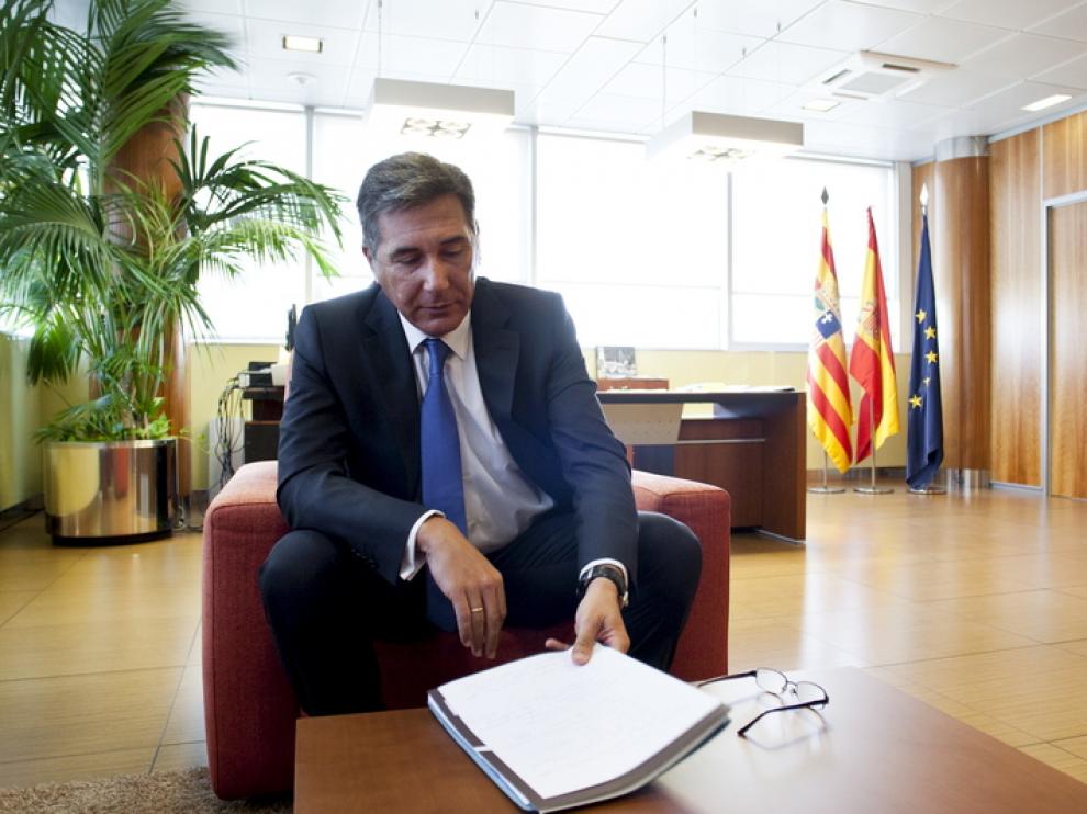 El consejero de Sanidad, Bienestar Social y Familia, Ricardo Oliván