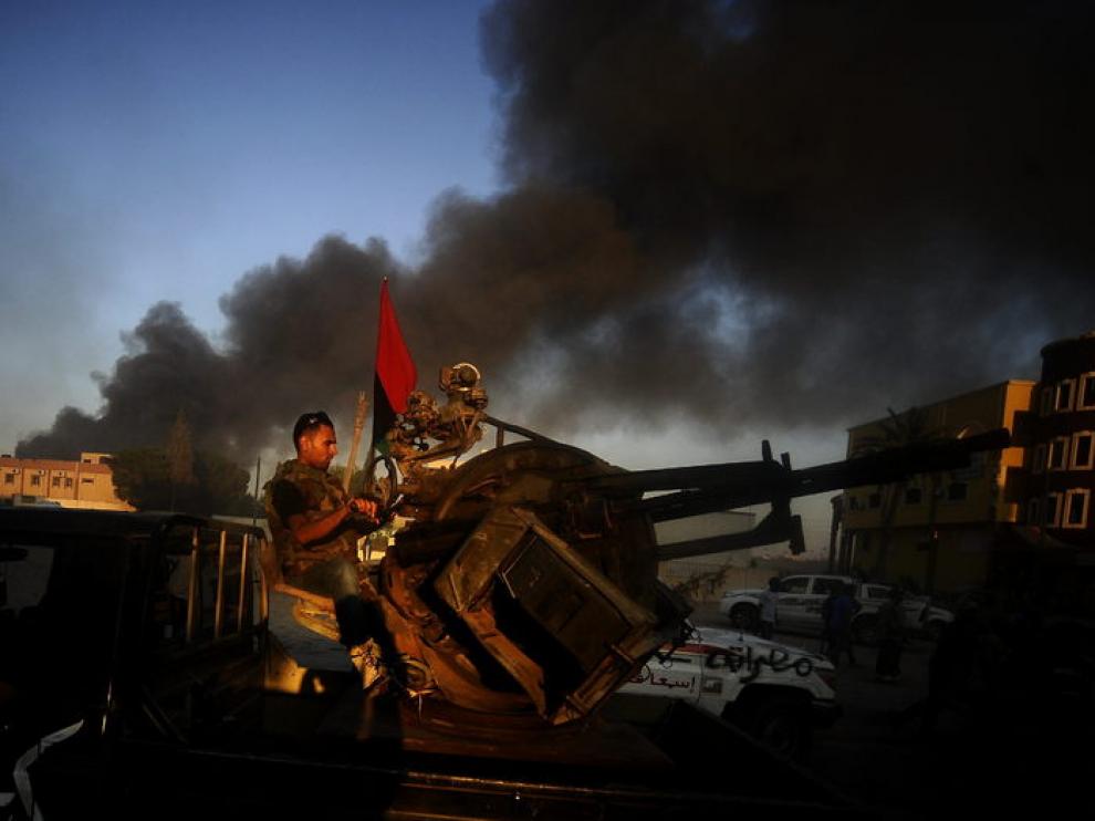 Imagen de los combates en Trípoli entre rebeldes y 'gadafistas'