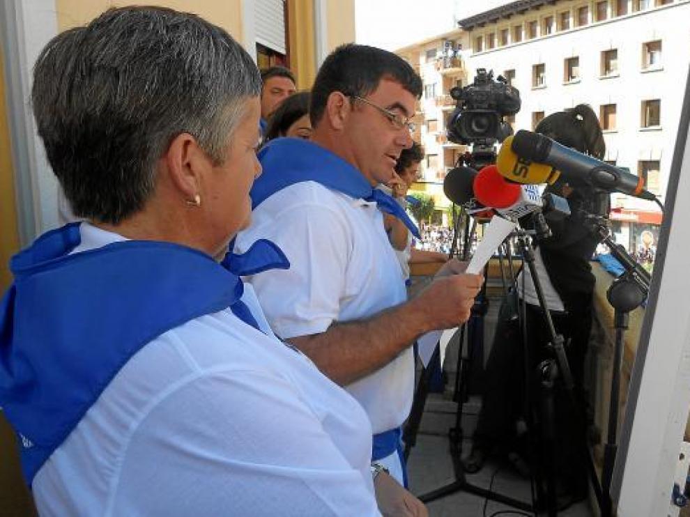 El pregón de Dori Jiménez y Ramón García, de ADISCIV, emocionó a los vecinos de Ejea.