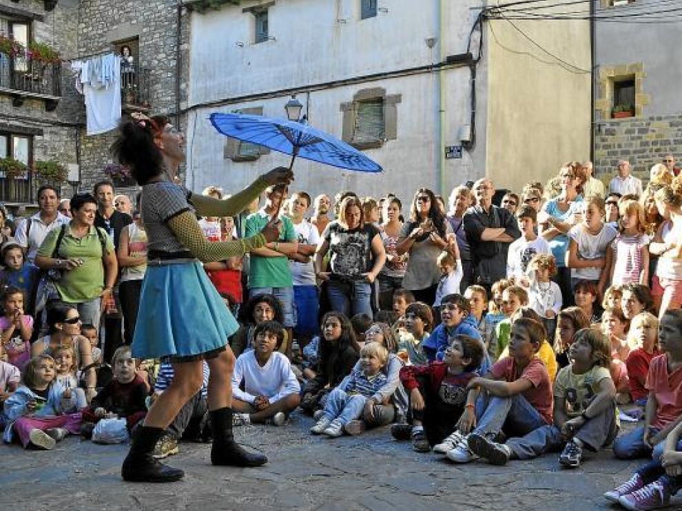 La actriz Anna Confetti hizo doblete interpretando dos espectáculos el sábado y el domingo.