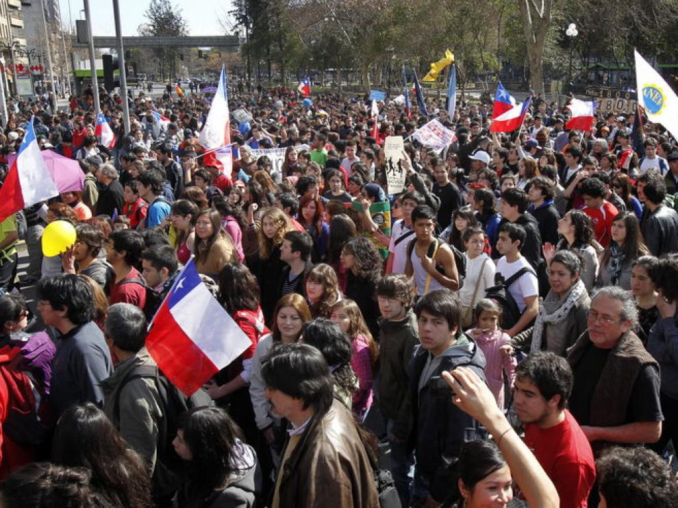 Estudiantes marchan por el centro de Santiago
