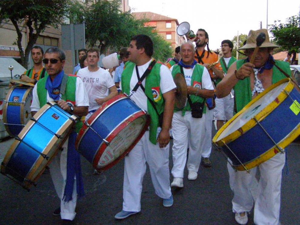 La animación de la charanga de la peña Chalibes llenó de alegría ayer las calles turiasonenses.